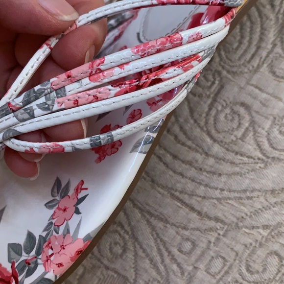 Guess! - Picture 6 of 8